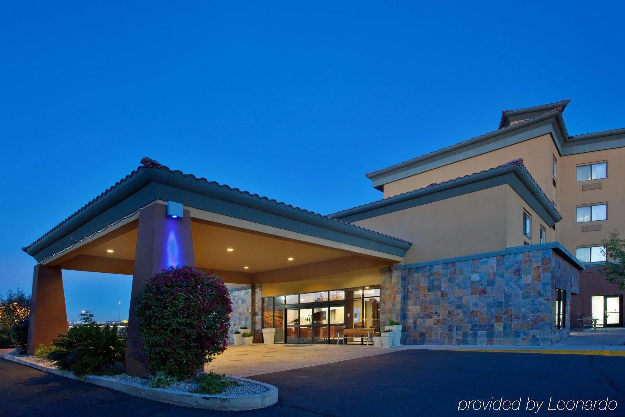 Holiday Inn Express & Suites Phoenix/Chandler Dış mekan fotoğraf