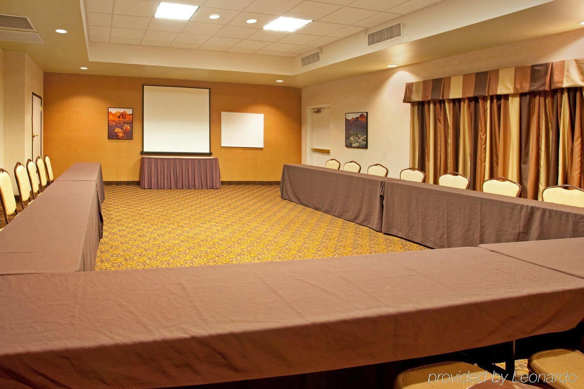 Holiday Inn Express & Suites Phoenix/Chandler Konforlar fotoğraf